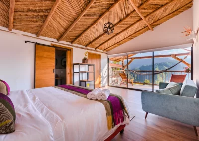Cabaña con hamaca y vista a la montaña