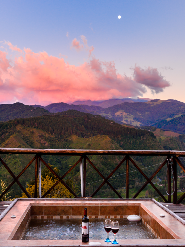 jacuzzi atardecer en hotel en salento