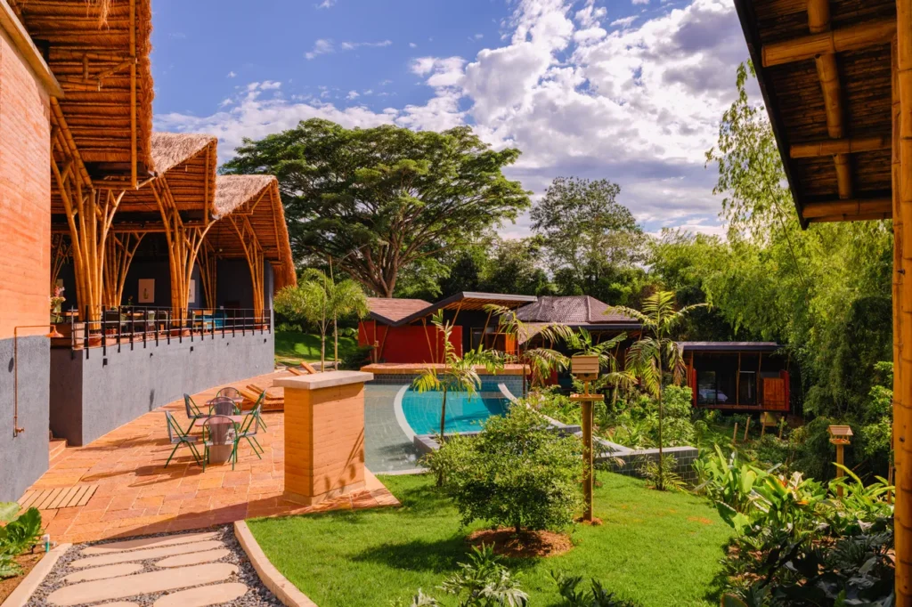hotel con piscina en cerritos pereira